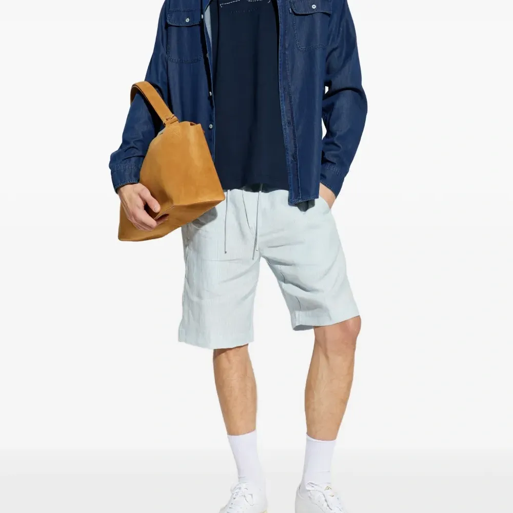 Футболка с логотипом