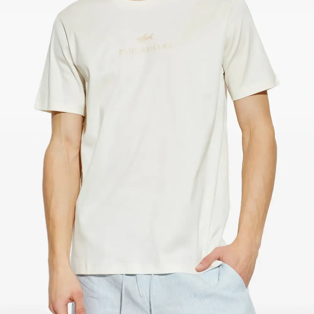 Футболка с логотипом