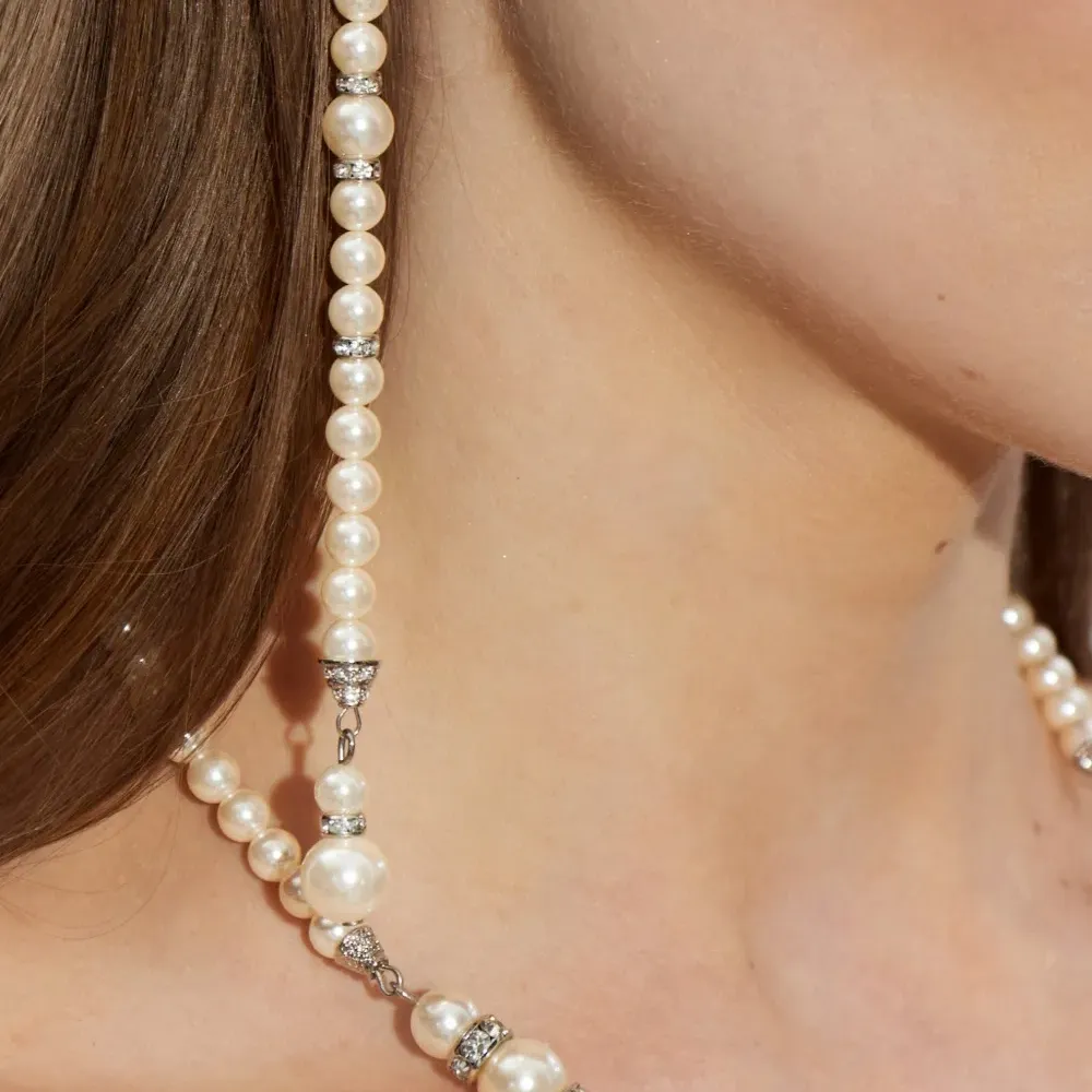 Серьги с жемчужинами-каплями из камня