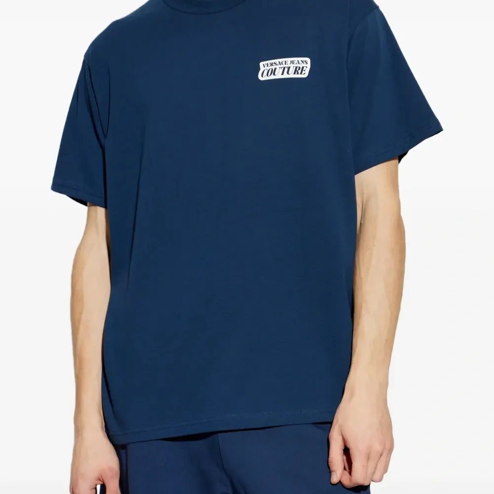 Футболка с логотипом