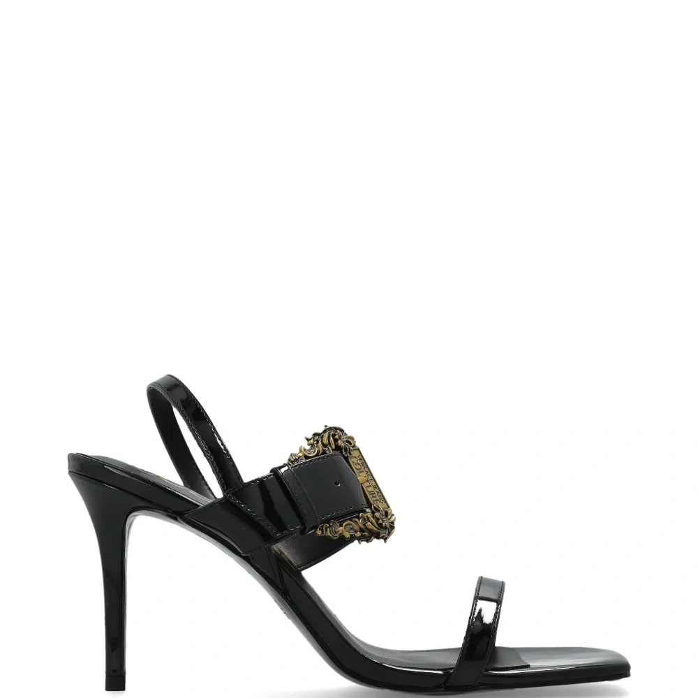 Босоножки с пряжкой