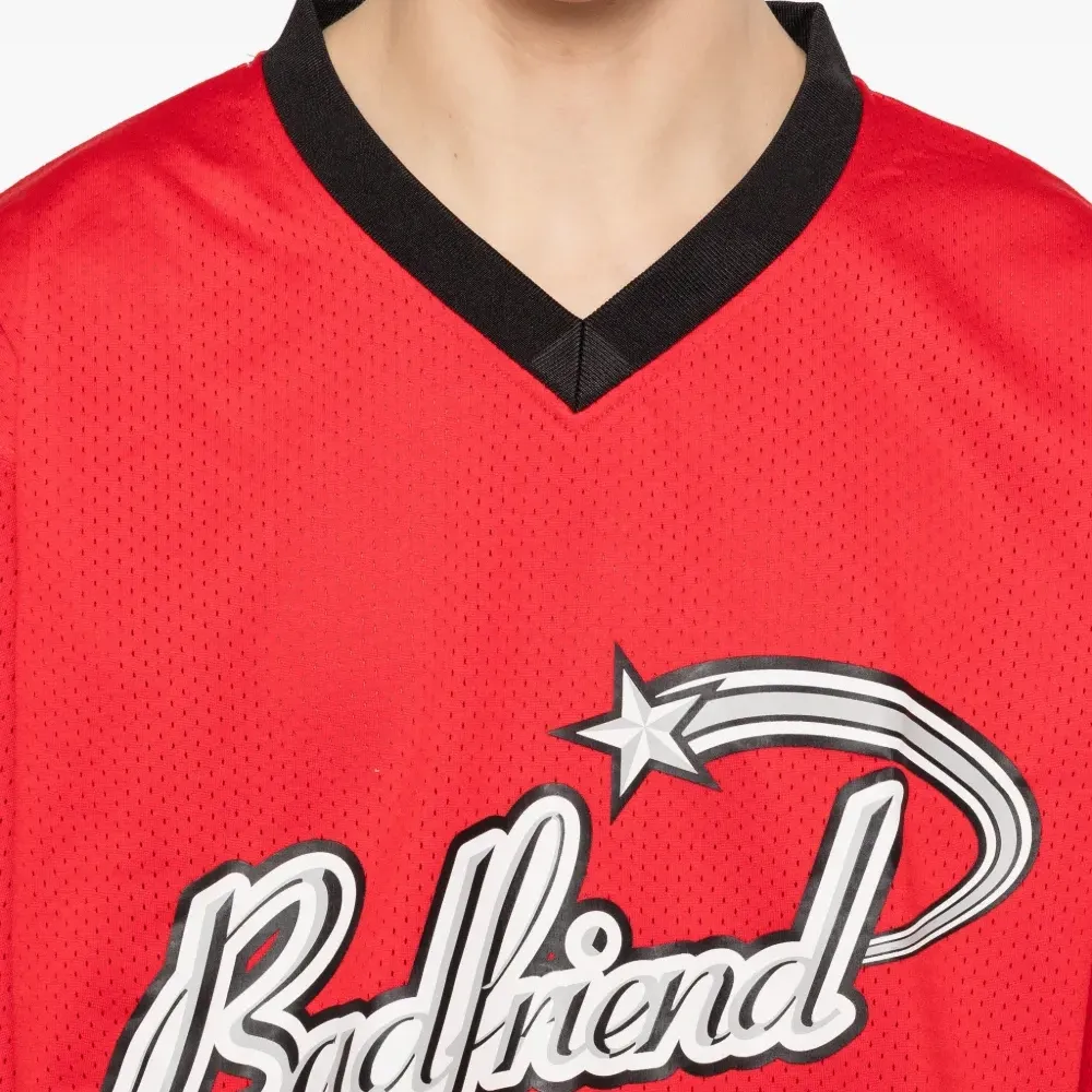 Футболка с длинными рукавами и V-образным вырезом