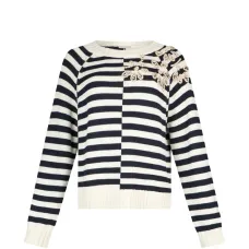 Свитер с вышивкой из камней