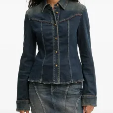 Джинсовая рубашка на пуговицах