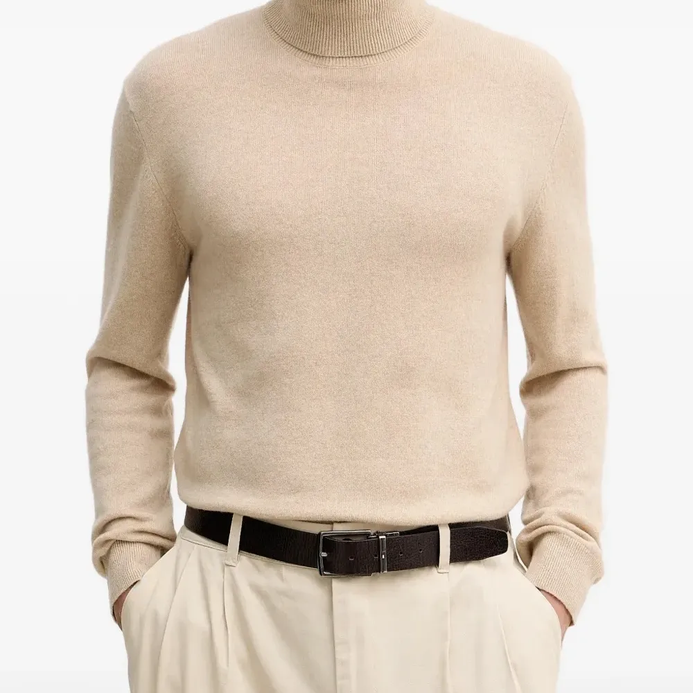 Джемпер с высоким воротом и длинными рукавами