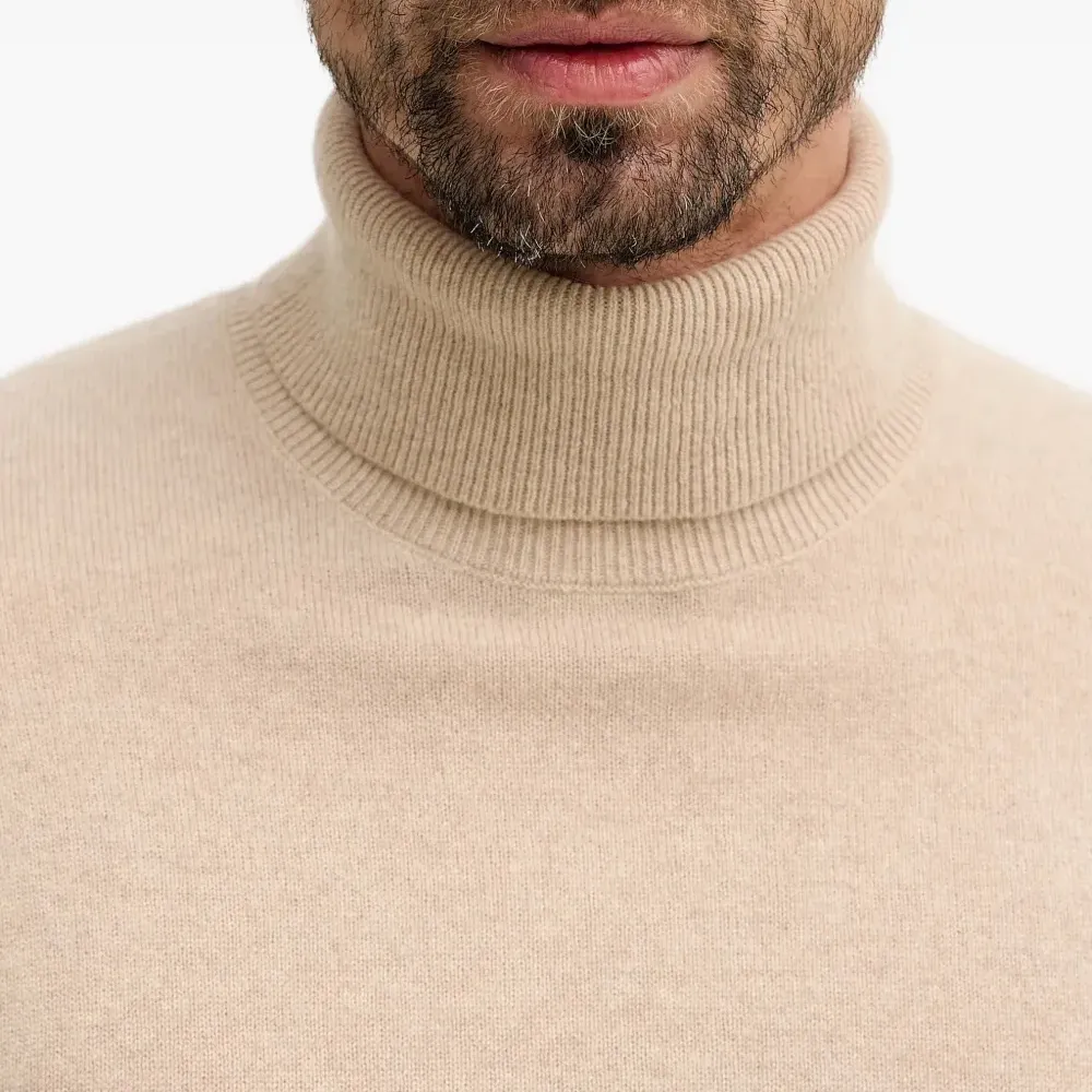 Джемпер с высоким воротом и длинными рукавами