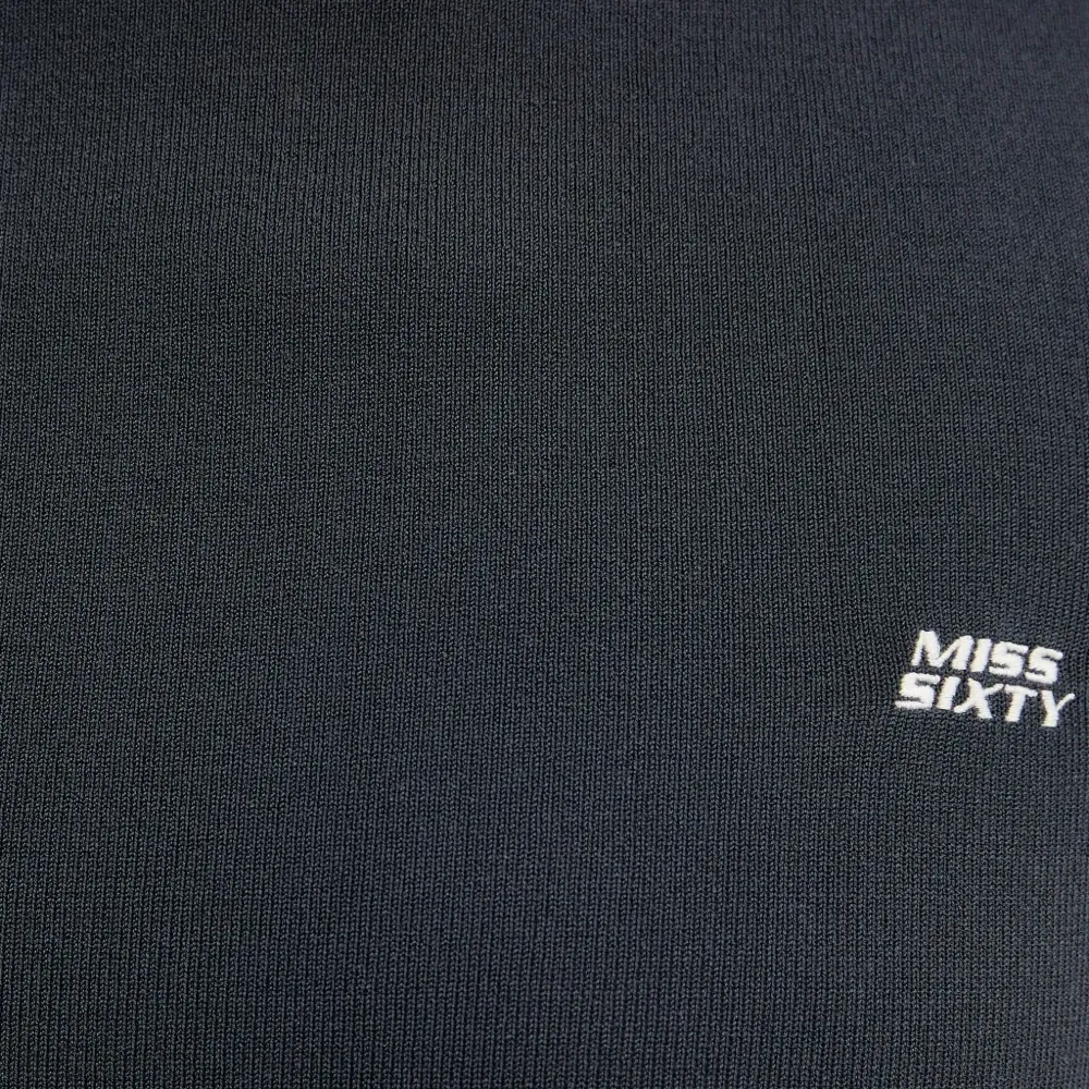 Вязаный топ с вышивкой