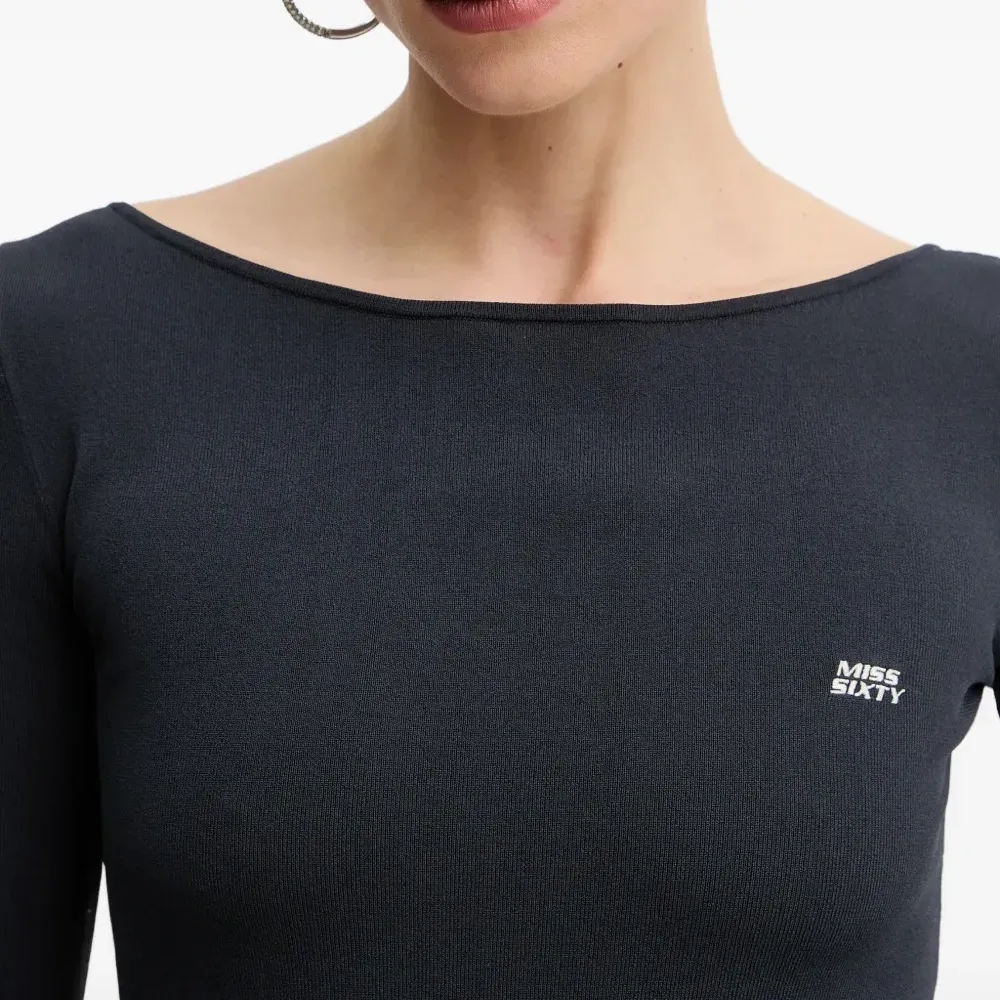 Вязаный топ с вышивкой