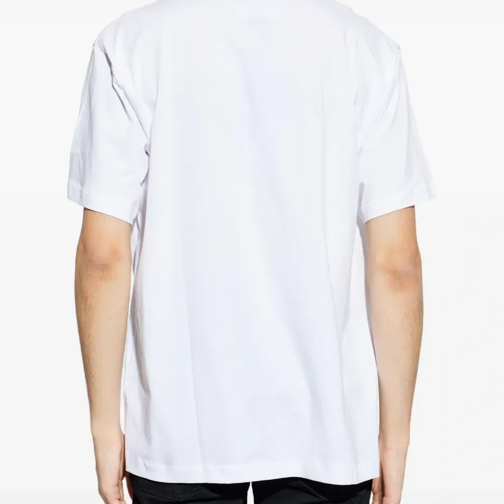 Футболка с нашивкой