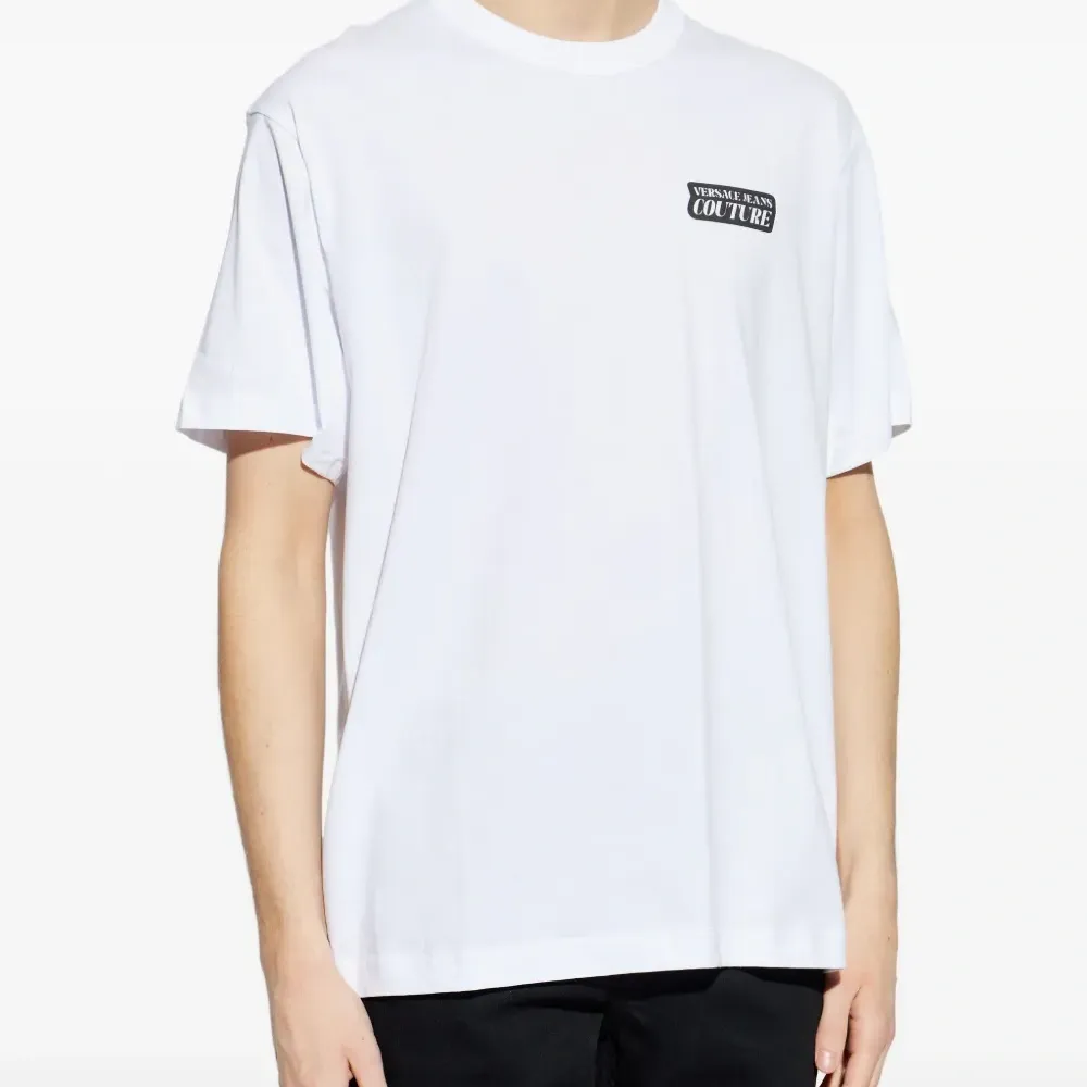 Футболка с нашивкой