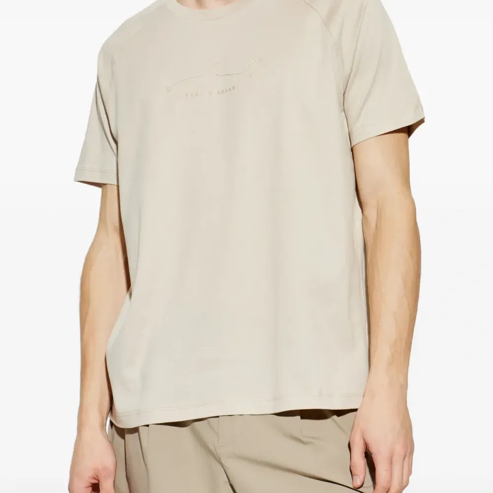 Футболка с вышитым логотипом