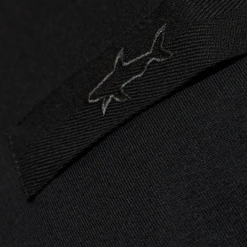 Футболка с логотипом