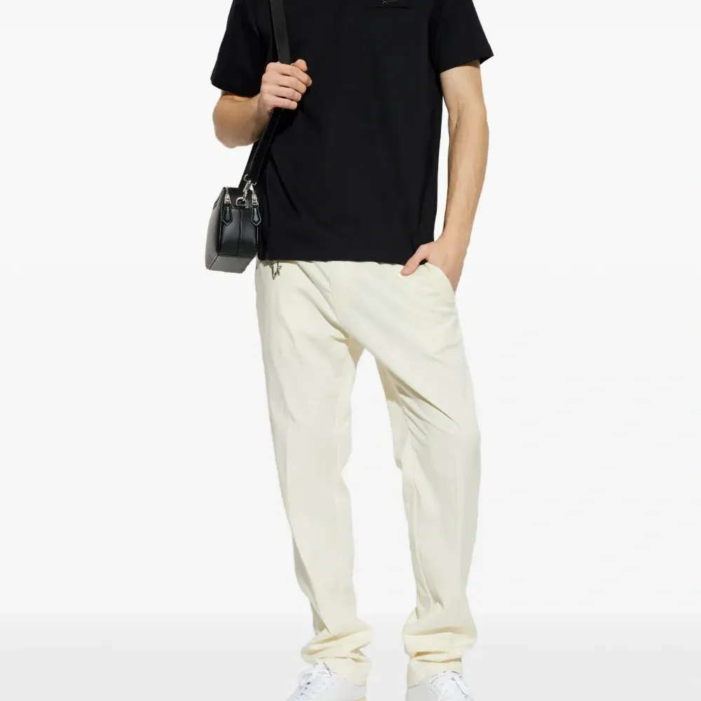 Футболка с логотипом