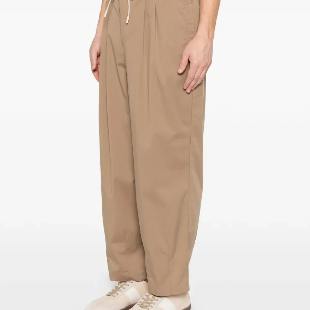 Брюки с защипами