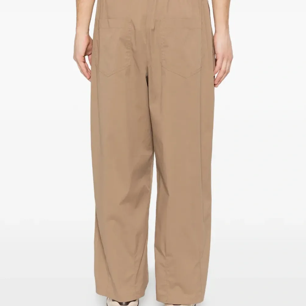 Брюки с защипами