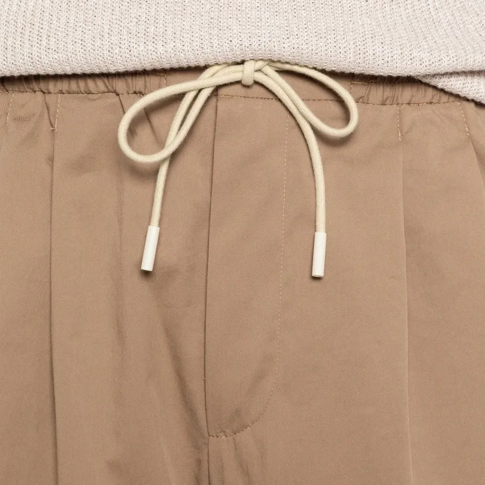 Брюки с защипами