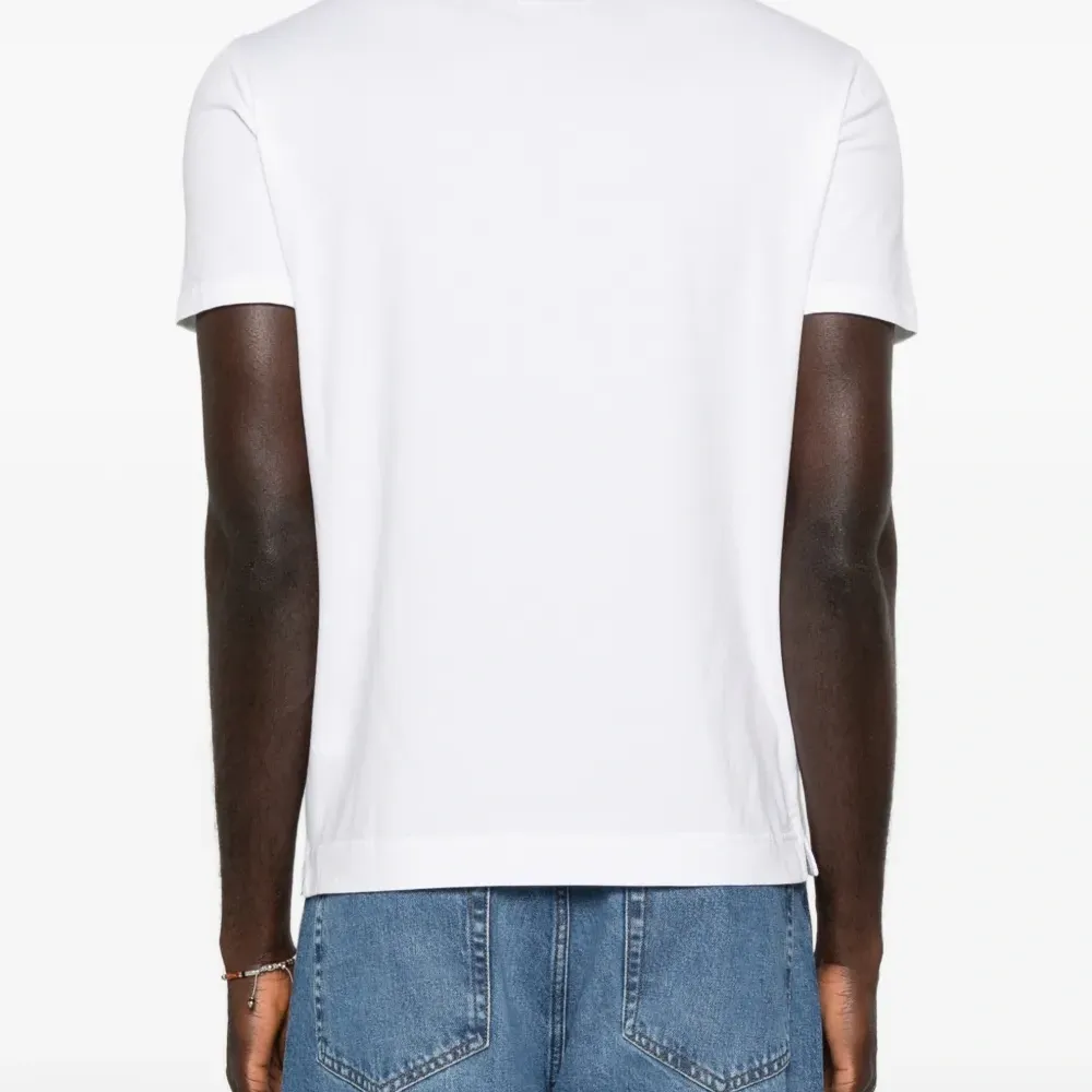 Футболка с круглым вырезом