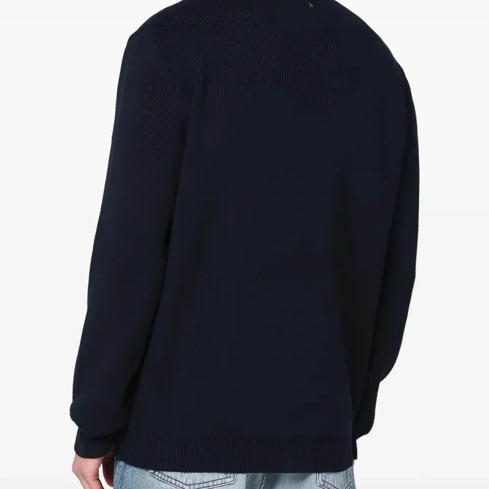 Вязаный свитер