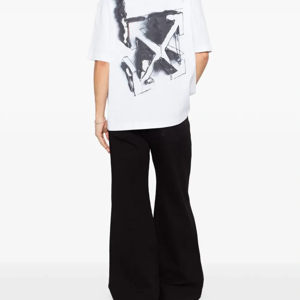 Футболка с логотипом