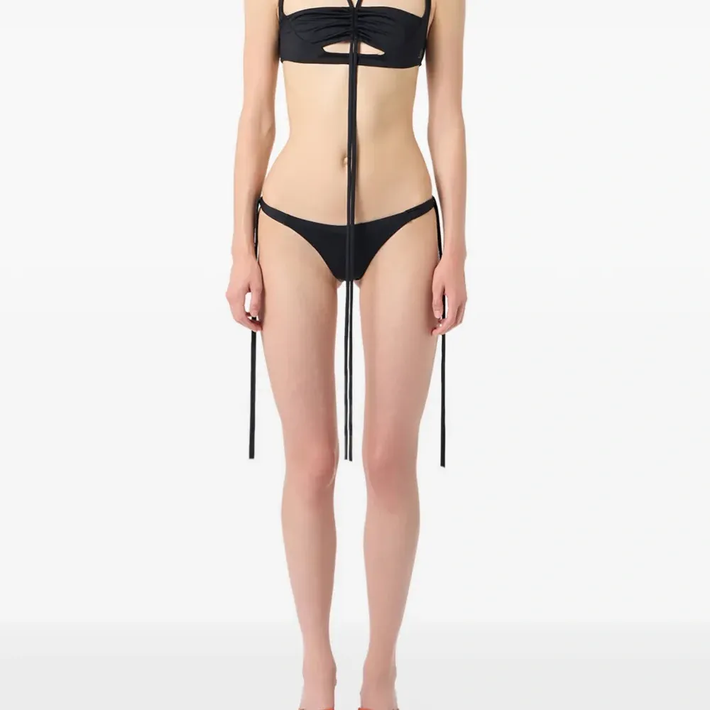 Бикини-топ с вырезами