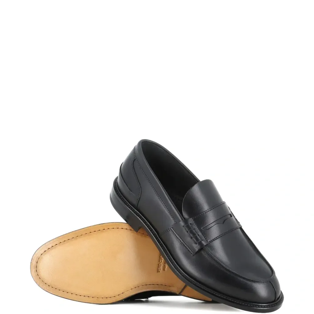 Кожаные лоферы с перемычкой