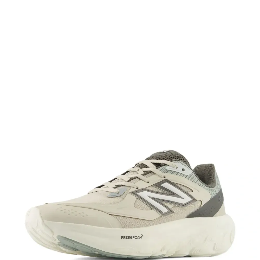 Кроссовки с логотипом