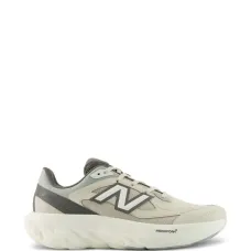 Кроссовки с логотипом