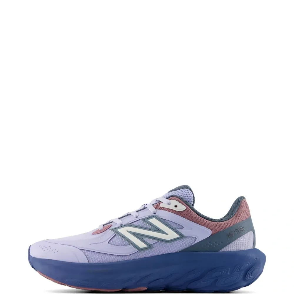 Кроссовки с нашивкой-логотипом