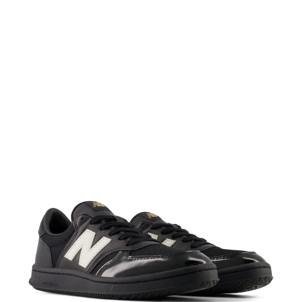 Кроссовки из лакированной кожи с сетчатыми вставками