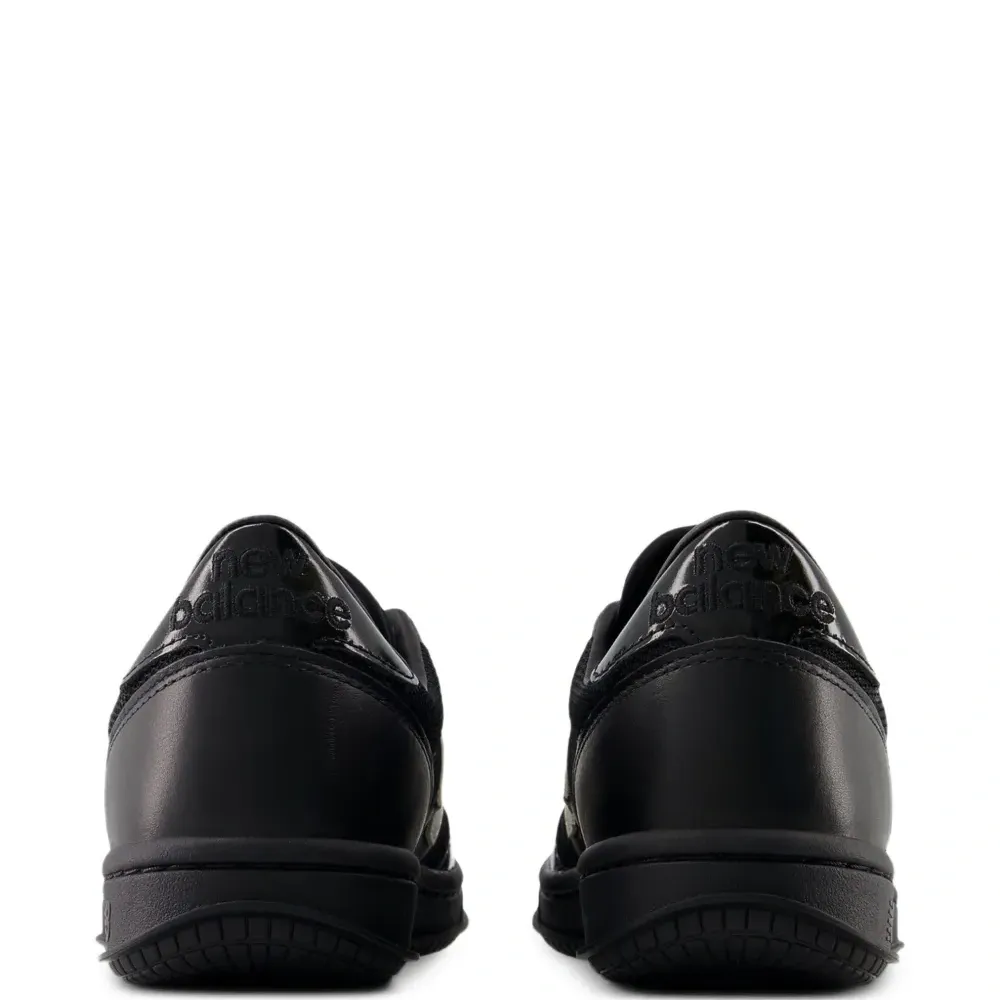 Кроссовки из лакированной кожи с сетчатыми вставками