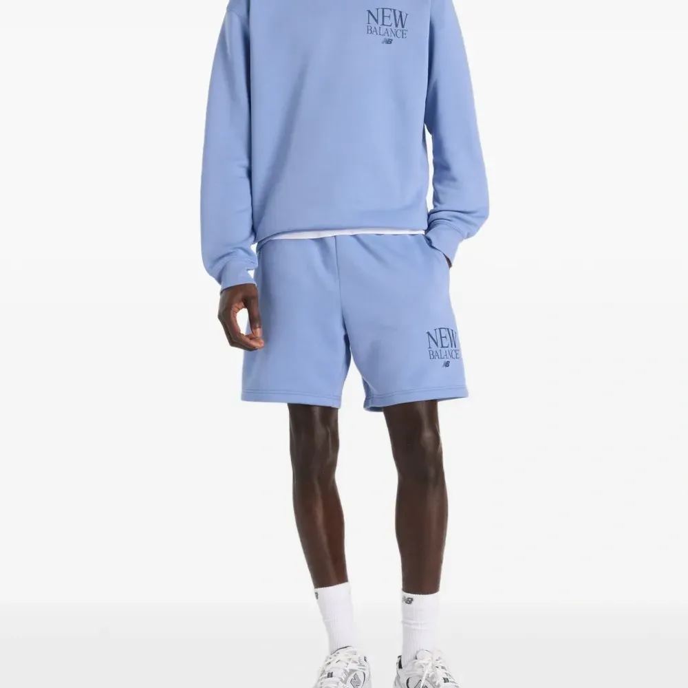 Свитер с логотипом и круглым вырезом Свитер с логотипом и круглым вырезом