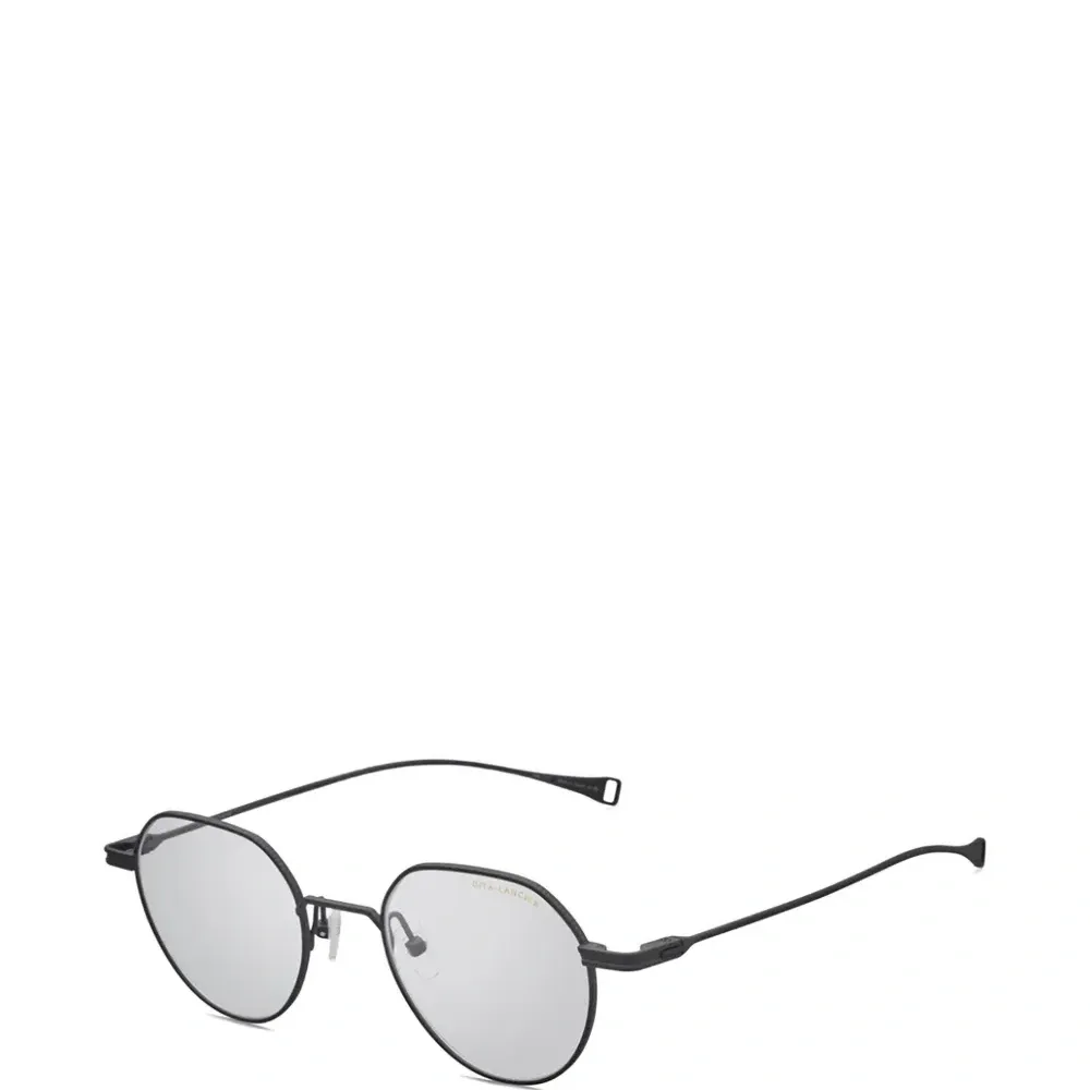 Очки в овальной оправе