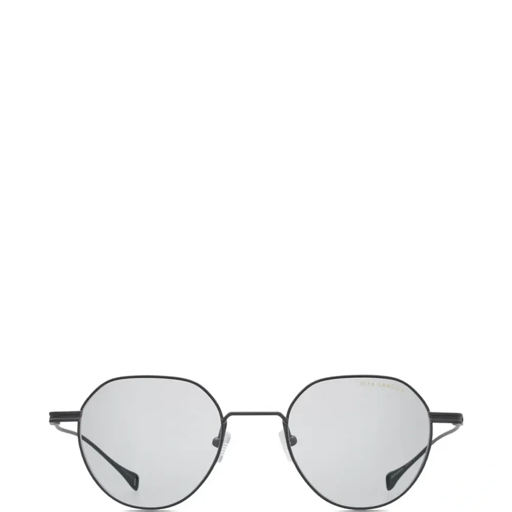 Очки в овальной оправе