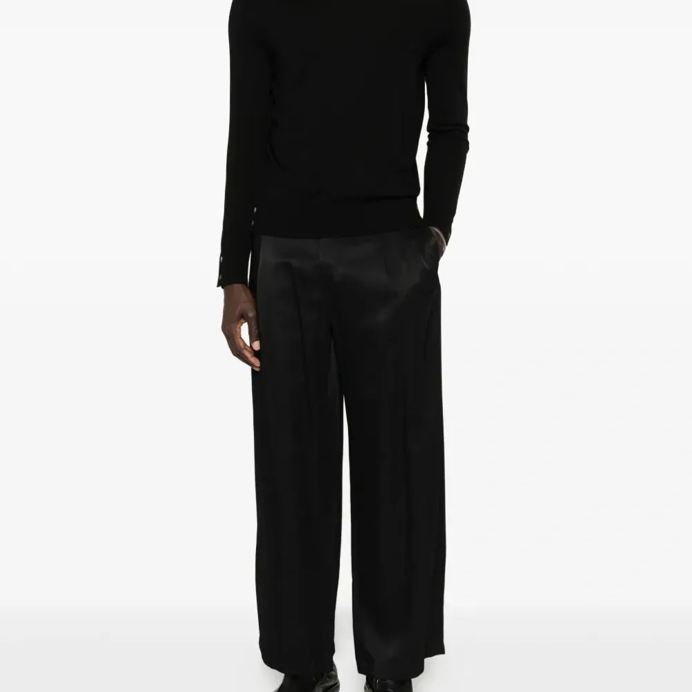 Джемпер с застёжками и круглым вырезом