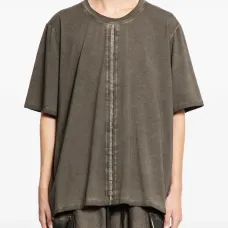 Футболка с отделкой швами Футболка с отделкой швами