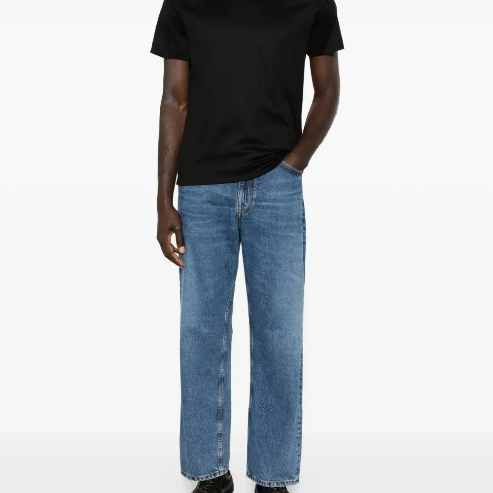 Футболка с круглым вырезом