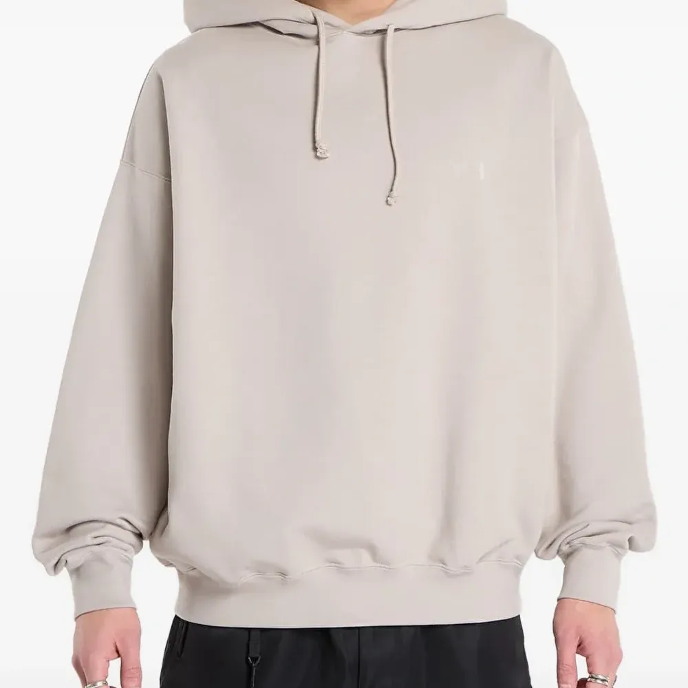 Худи с капюшоном и длинными рукавами Худи с капюшоном и длинными рукавами