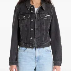 Укороченная джинсовая куртка в стиле 90-х