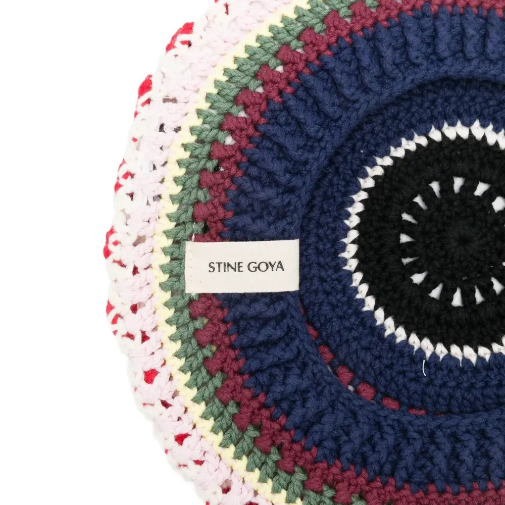 Берет в полоску