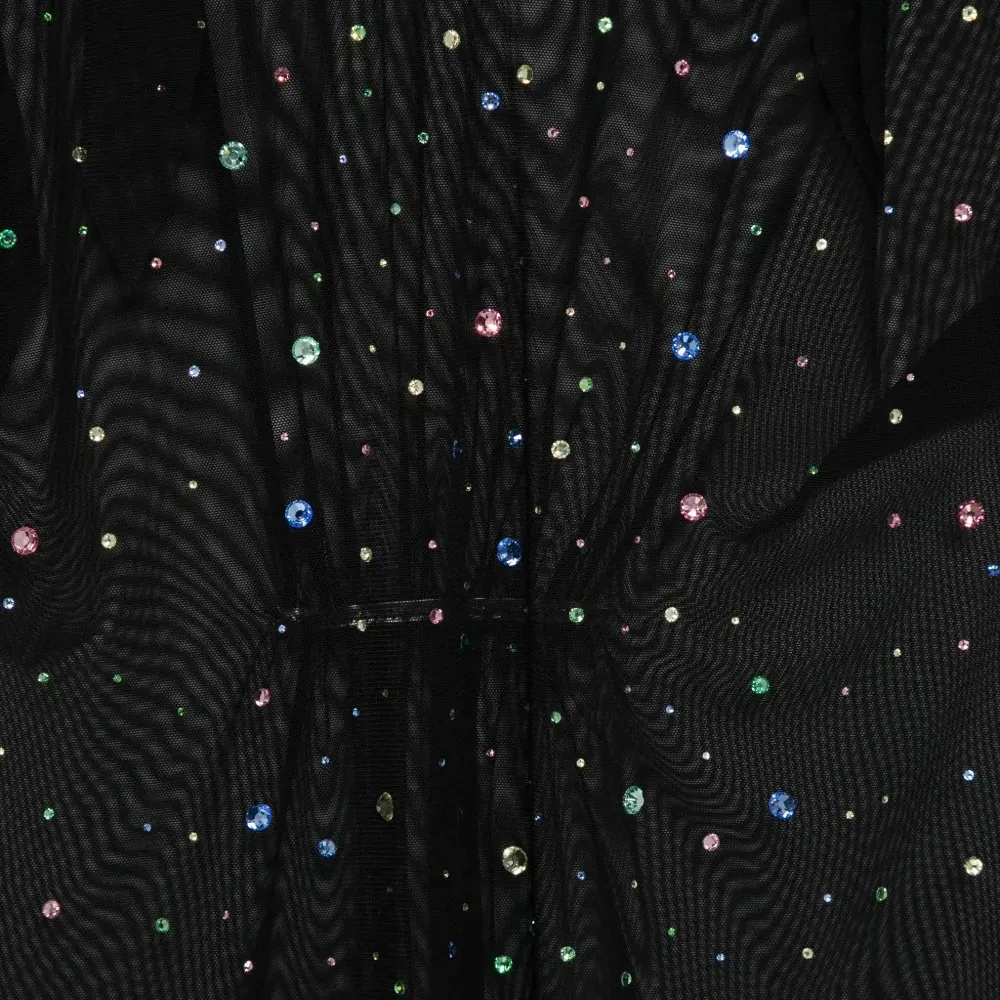 Блуза с капюшоном, украшенная стразами