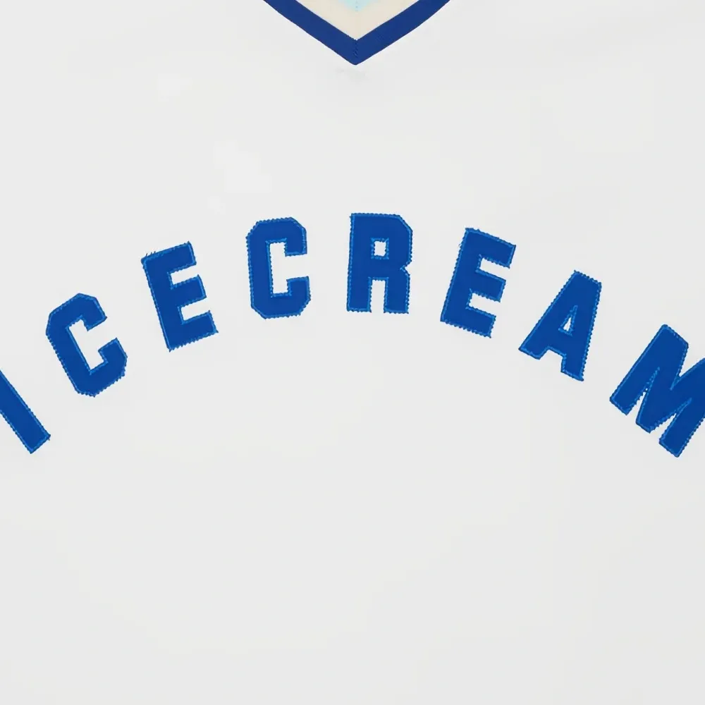 Футболка с V-образным вырезом