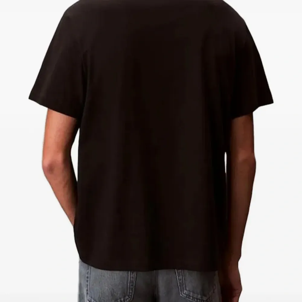 Футболка с круглым вырезом