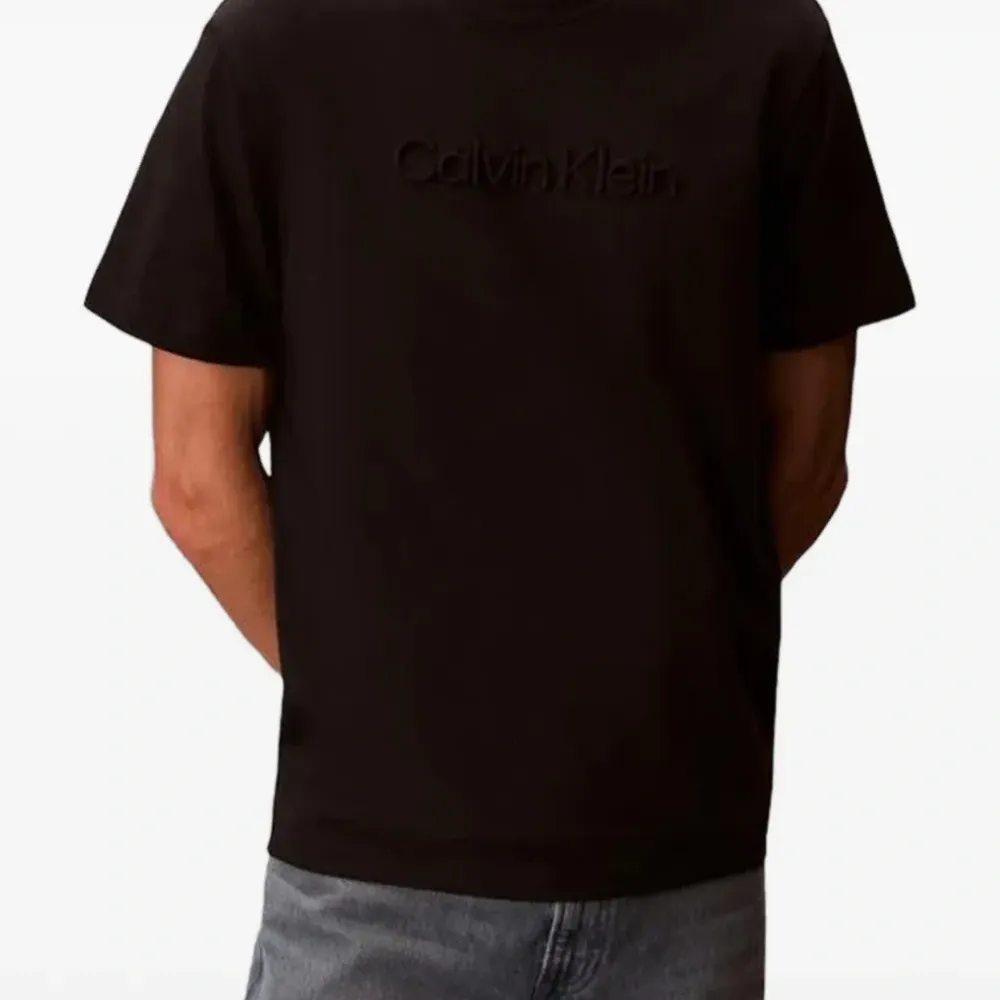 Футболка с круглым вырезом