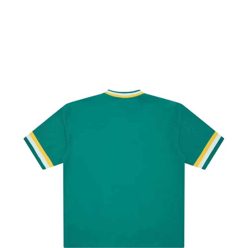 Футболка с V-образным вырезом