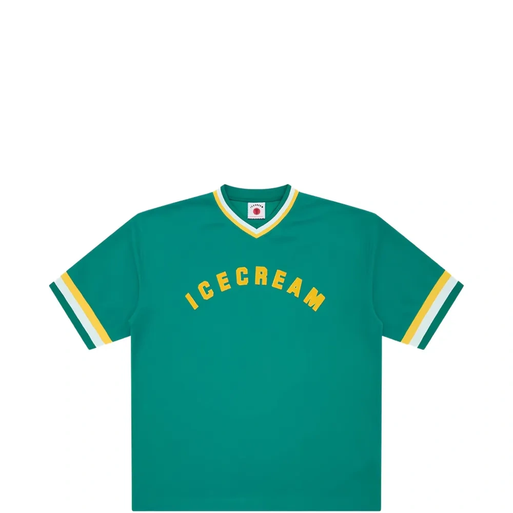 Футболка с V-образным вырезом