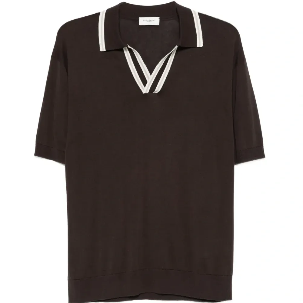 Футболка с V-образным вырезом