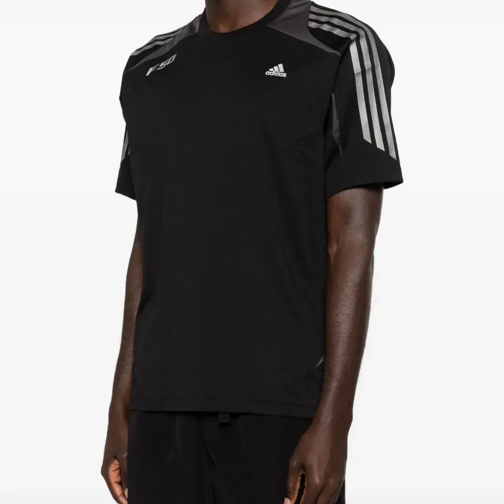 Футболка F50 с короткими рукавами