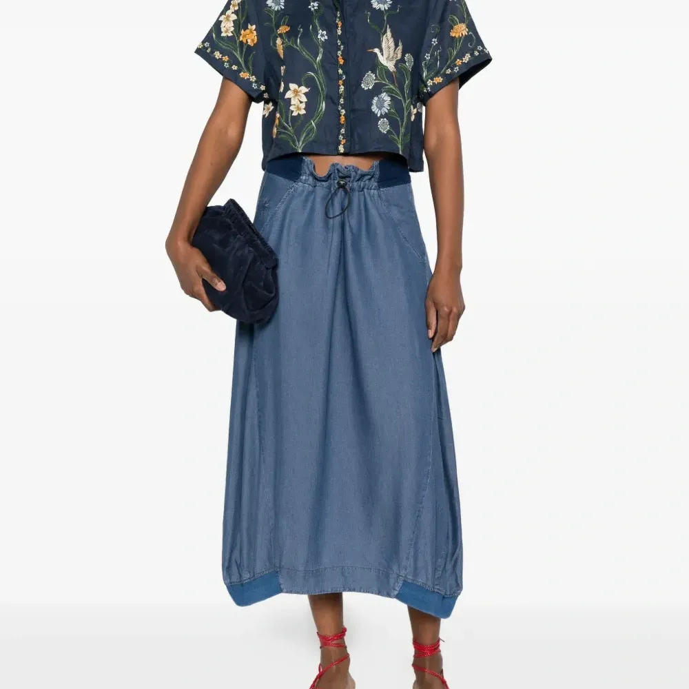 Миди-юбка с боковыми карманами