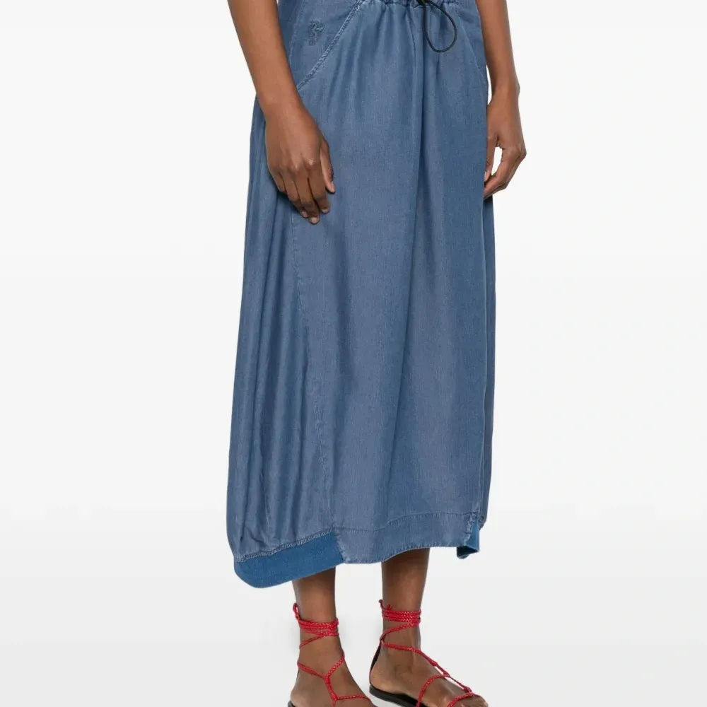 Миди-юбка с боковыми карманами