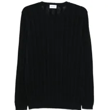 Свитер с круглым вырезом